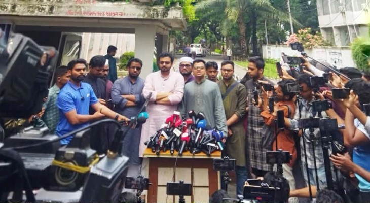 প্রথম বর্ষেই বৈধ সিটের দাবি ডাকসুর 